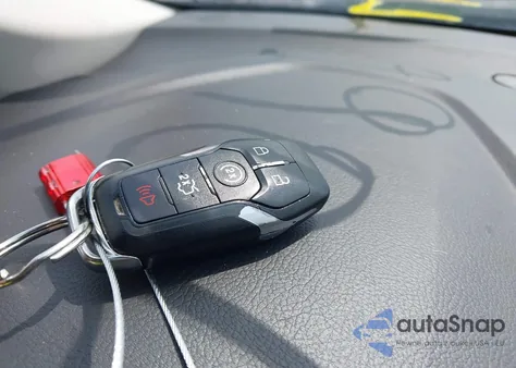 2015 Ford Fusion Energi Titanium z USA, uszkodzony, nr VIN 3FA6P0SU2FR179985